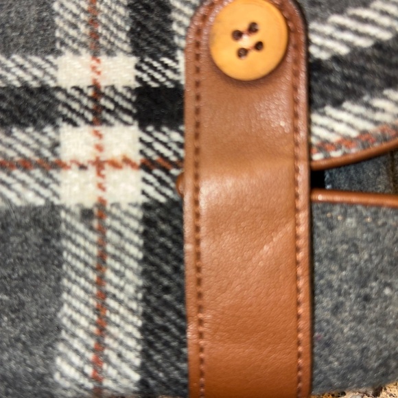 Gray and Off white Touch Screen Gloves with Brown Accent. NWT - Picture 4 of 8